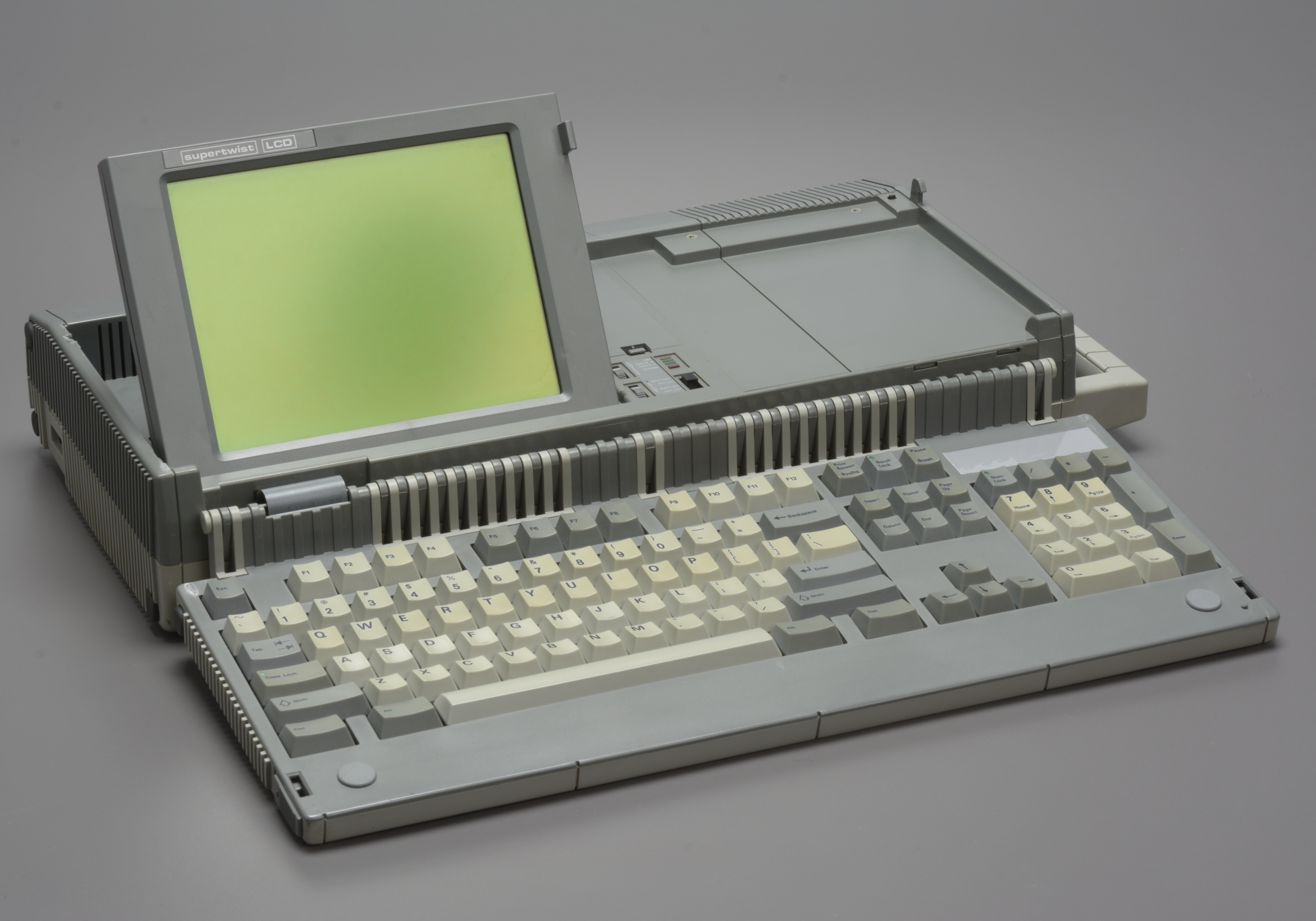 AMSTRAD PPC 640D Portable Computer