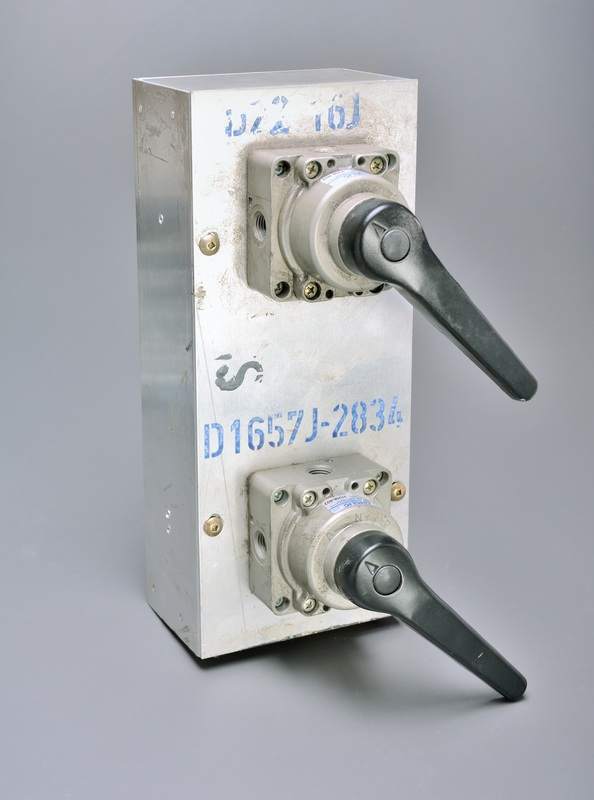 CHELIC HVM-403 Pneumatic/Hand-Operated Valves - Box Mounted (Operational)