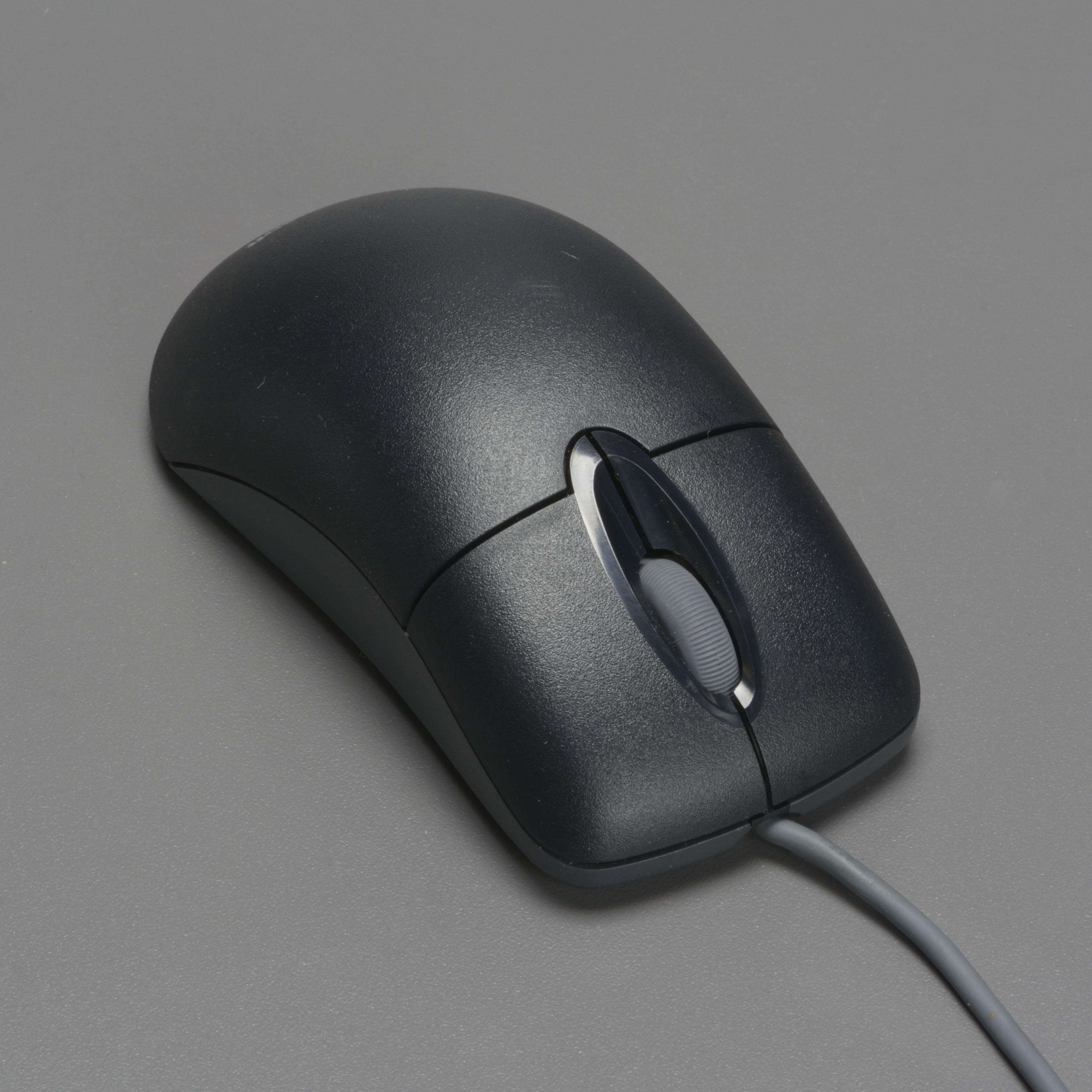 MICROSOFT Wheel Mouse Optical 1.1A (USB /PS2 Compatible With Adaptor)