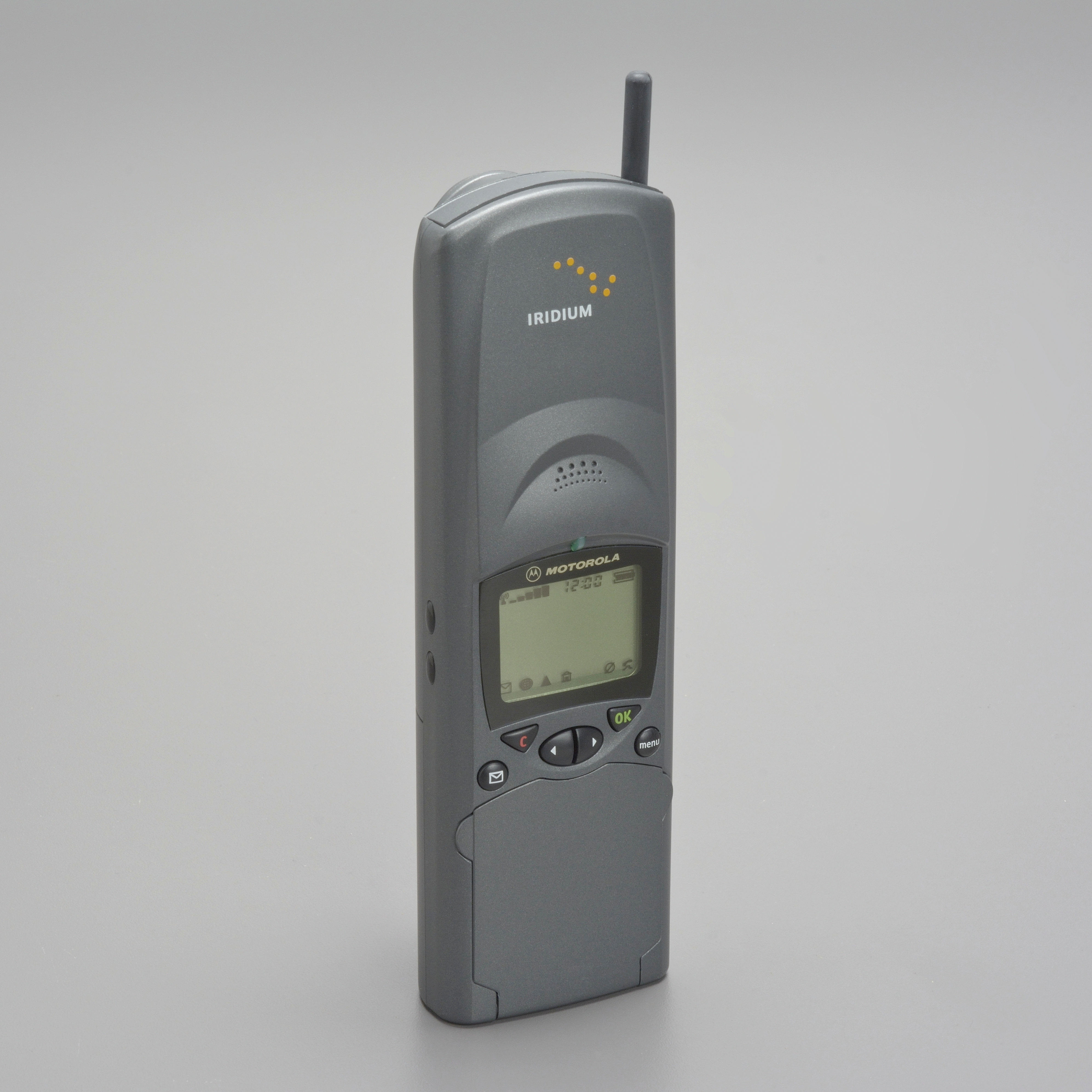 MOTOROLA Iridium 9500 Dual Mode Satellite Phone (Non-Functional Manufacturer's Promotional Replica)