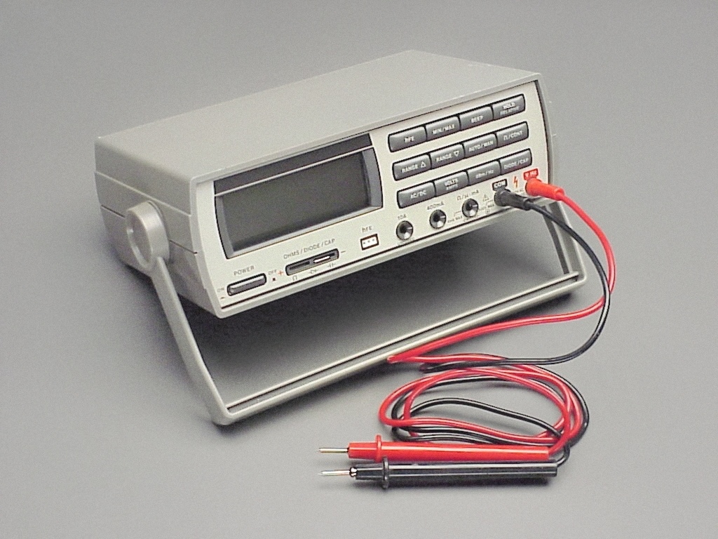 RADIO SHACK Smart2 Model 22-175B (AKA: Micronta 22-175B) - Digital Multimeter