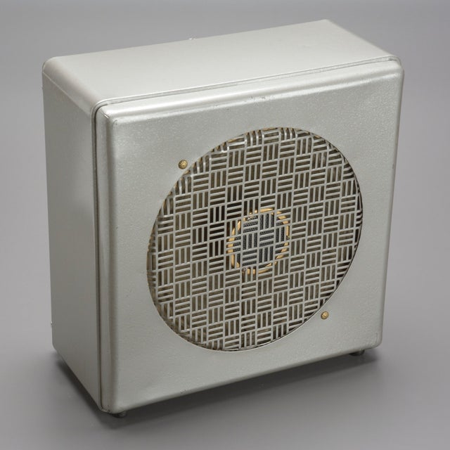 Tabletop/Wall Mountable