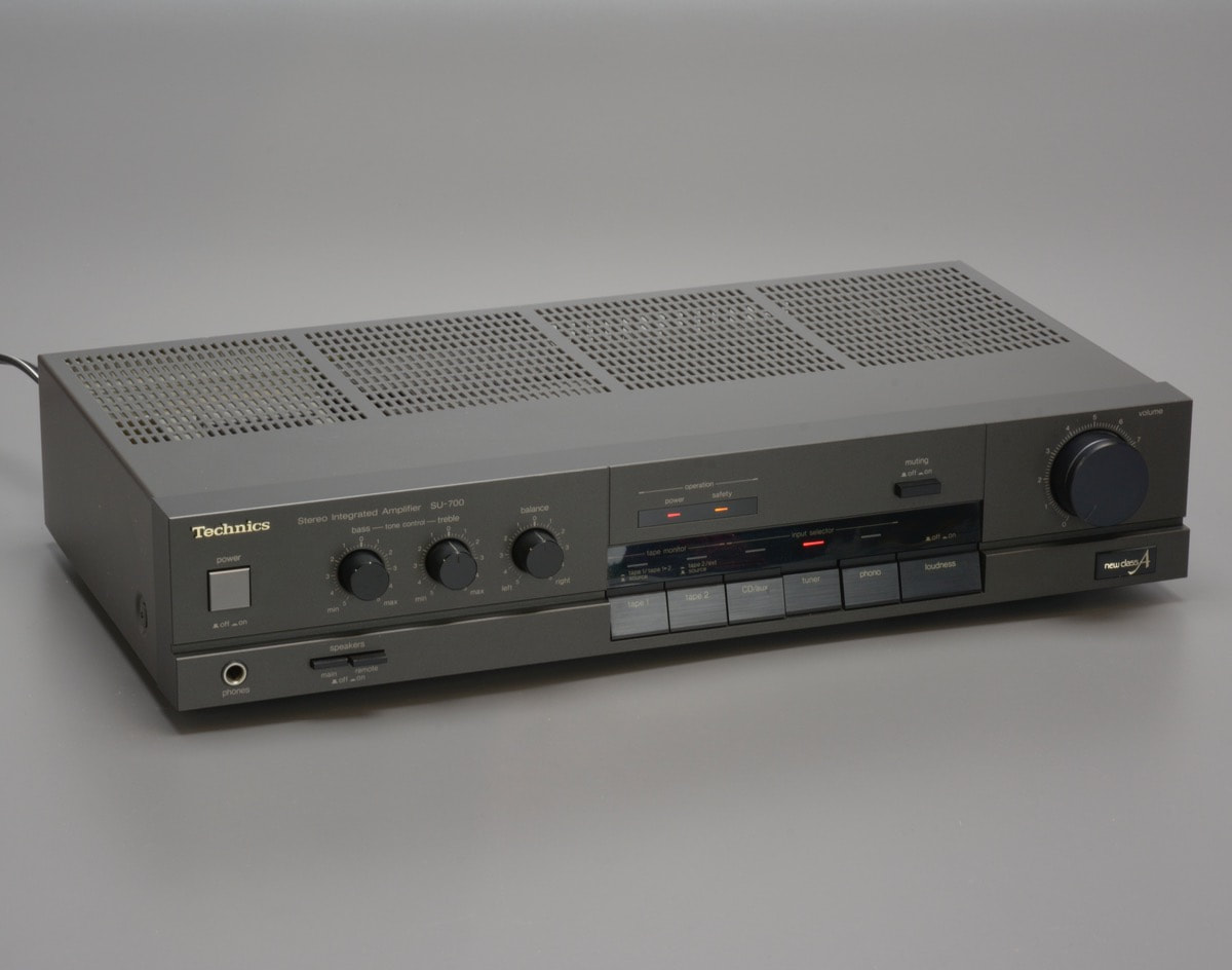 TECHNICS Stereo Integrated Amplifier Model SU-700 (Audio Amplifier - Stereo)