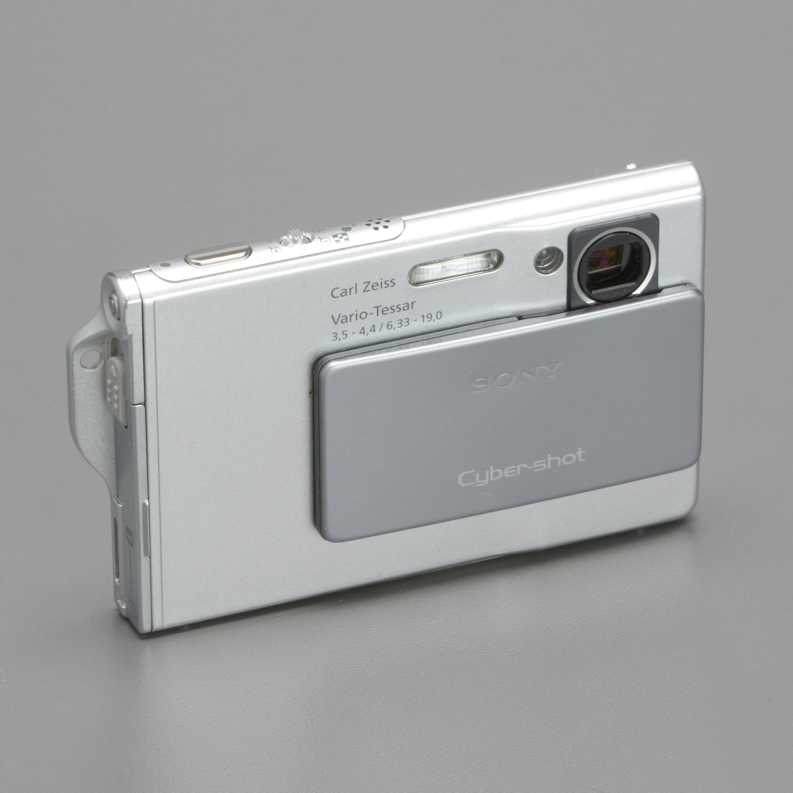 SONY Cyber-shot DSC-T7 Digital Camera