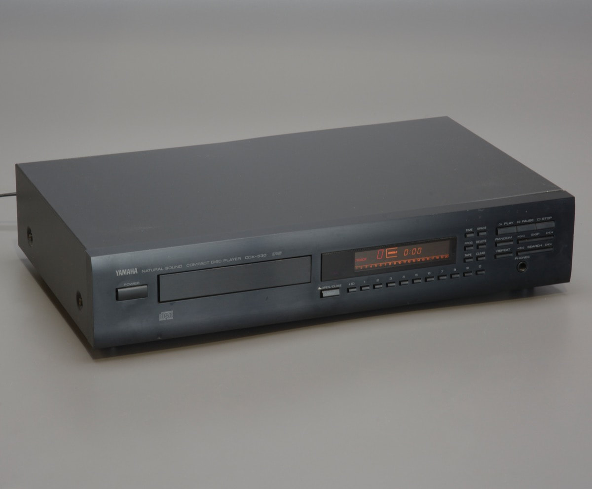 YAMAHA CDX-530 Compact Disc Player