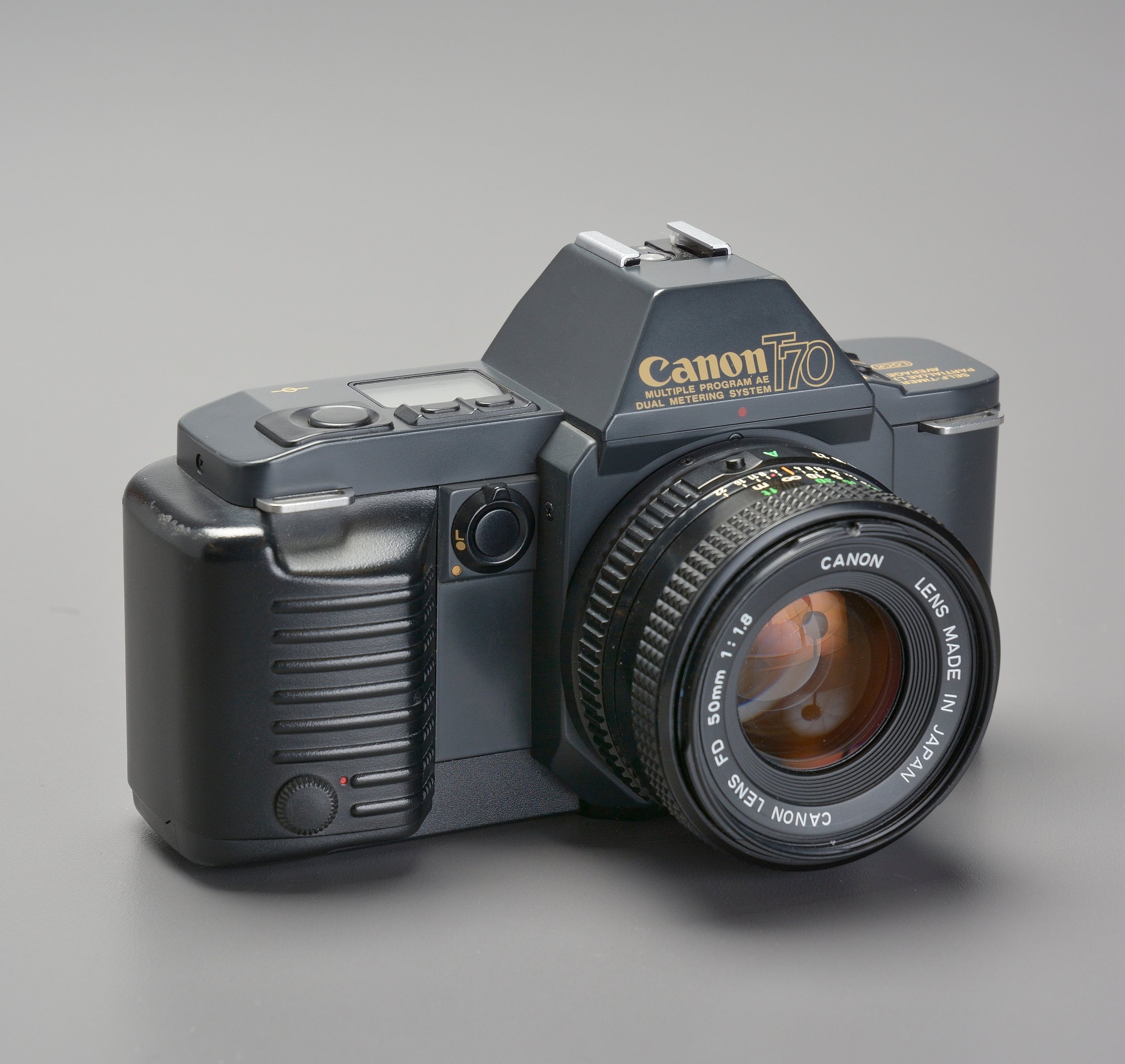 CANON T70 135mm SLR