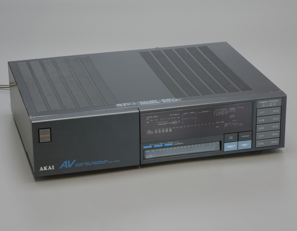 AKAI AV Computer Controlled Stereo Audio Video Receiver AA-V401