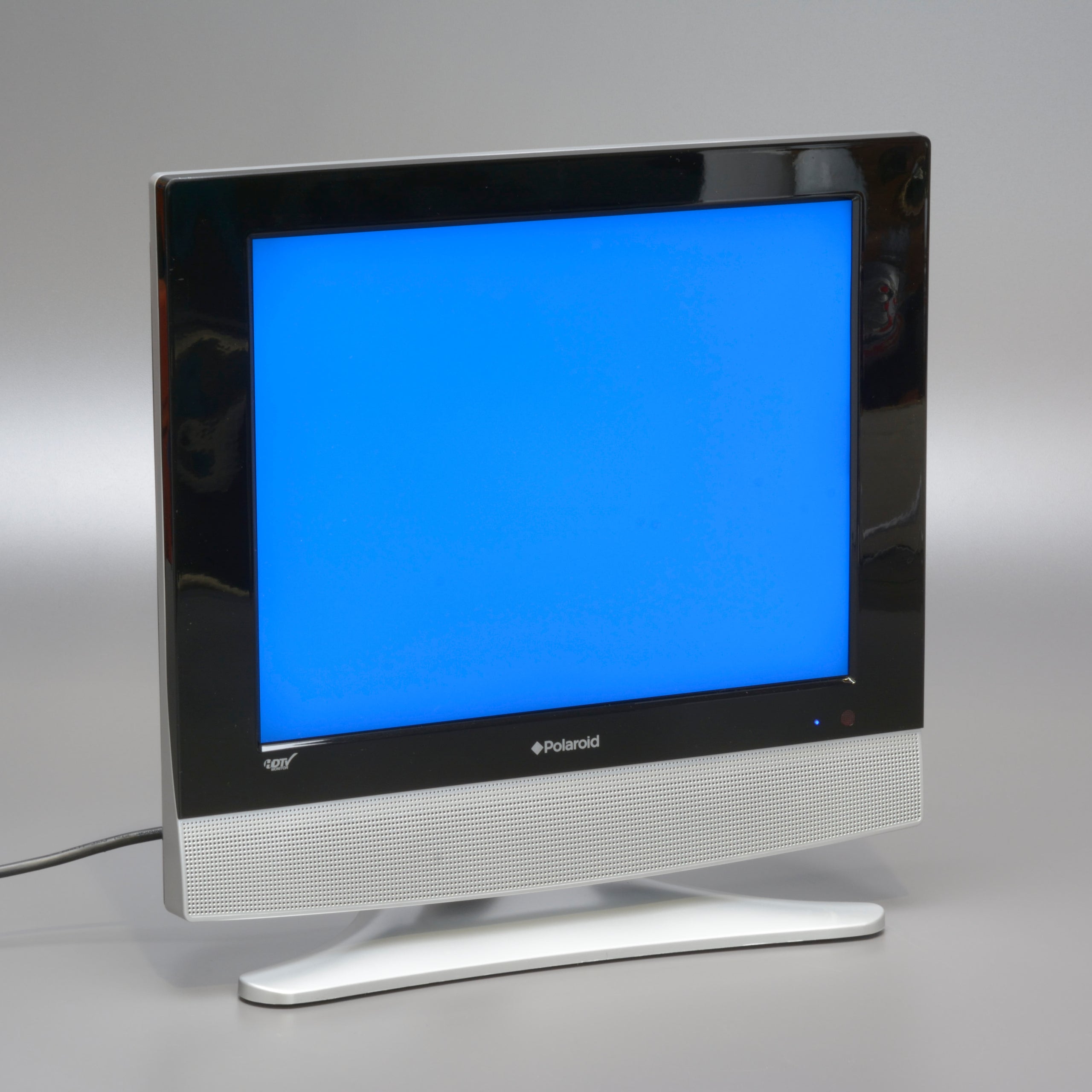 POLAROID FXM-1511C 15-Inch Color LCD TV with Built-In DVD Player
