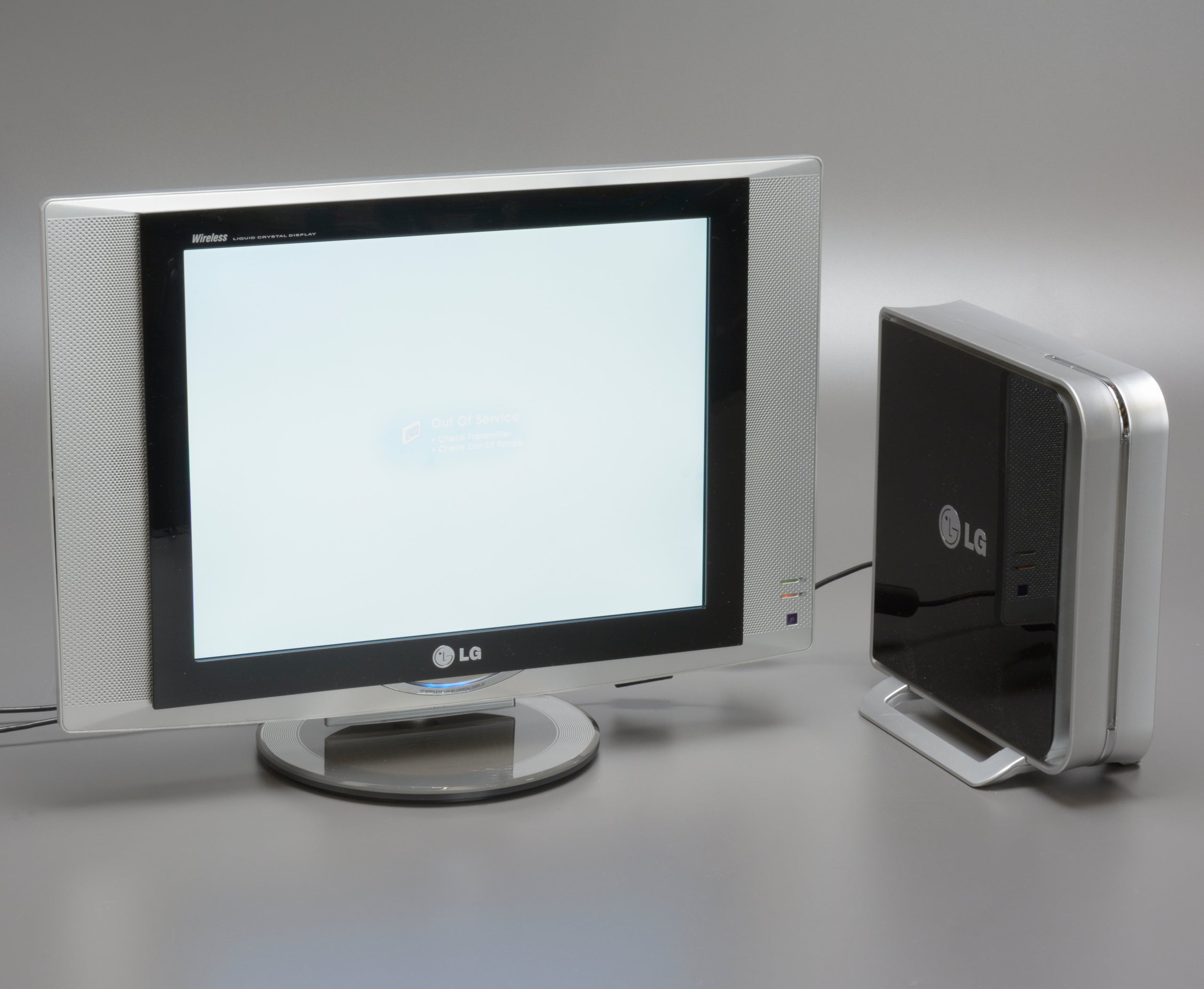 LG 15-Inch LCD (Portable Wireless) Television Receiver Model 15LW1R