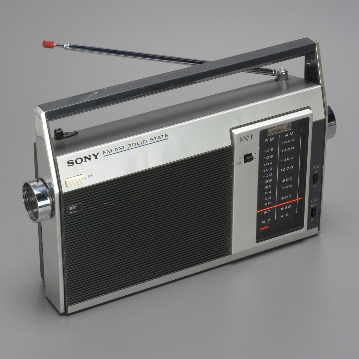 SONY 7F-81W FM/AM Solid State Portable Radio (Monophonic)